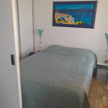 A 300 M De La Apartament